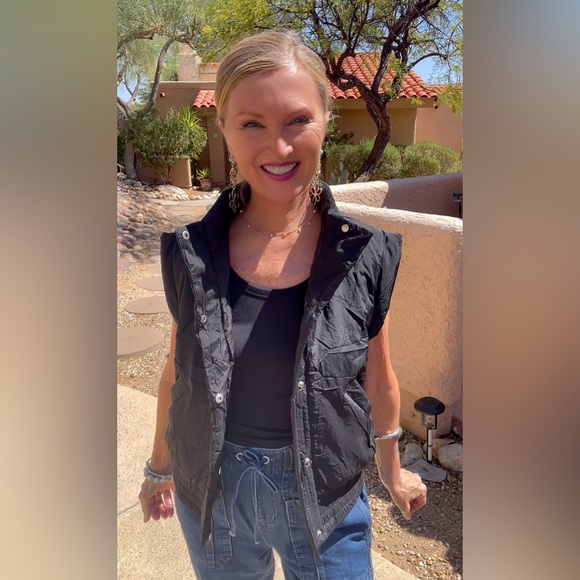 NWT BLACK SNAP UP PUFFER VEST JACKET-S - Picture 4 of 16